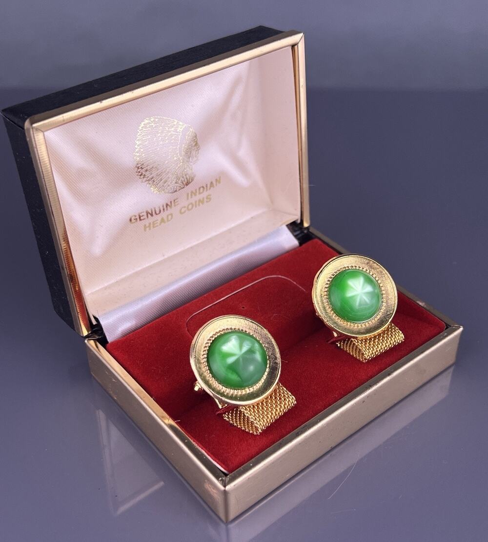 Green Star Cabochon Wrap Around Cufflinks Gold Tone Florentine Round NOS Vintage
